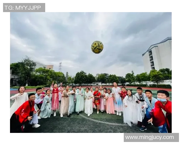 足球明星与汉服文化碰撞融合 打破时尚界限的传统与现代交融之美 足球明星与汉服文化碰撞融合 打破时尚界限的传统与现代交融之美