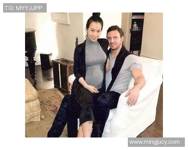 足球巨星深情宠爱女儿的温馨故事与父爱背后的独特情感解析 足球巨星深情宠爱女儿的温馨故事与父爱背后的独特情感解析