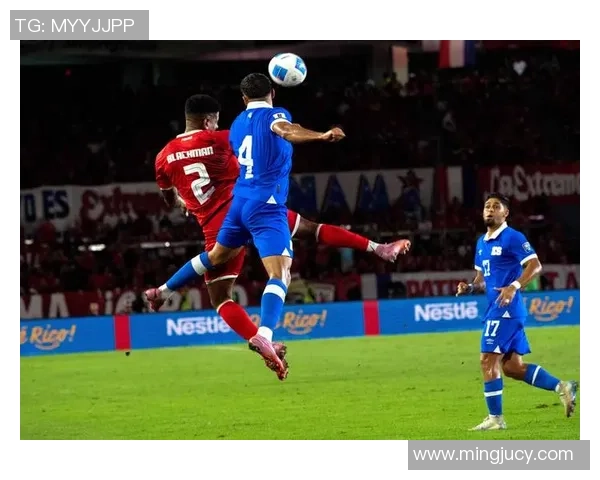 足球巨星赛场热泪瞬间感动无数球迷见证真情流露